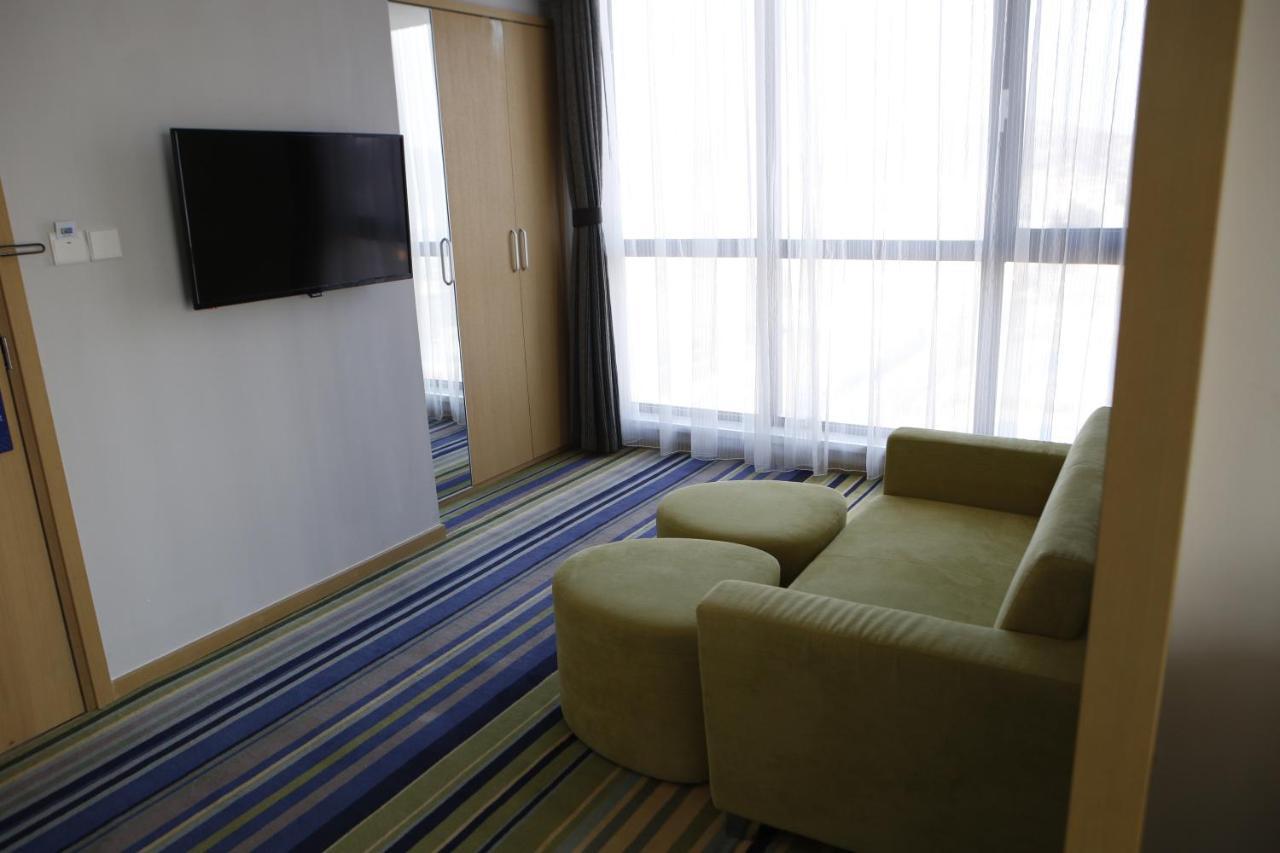 Holiday Inn Express Yingkou Onelong Plaza By Ihg Gaizhou Exteriör bild